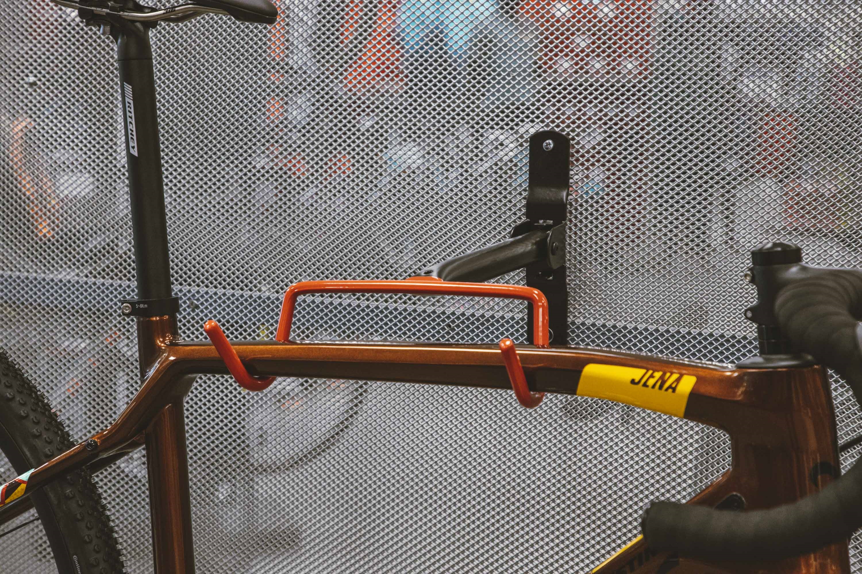 Кронштейн для велосипеда Force Wallie 899481 (настенный, складной, под раму, чёрный)