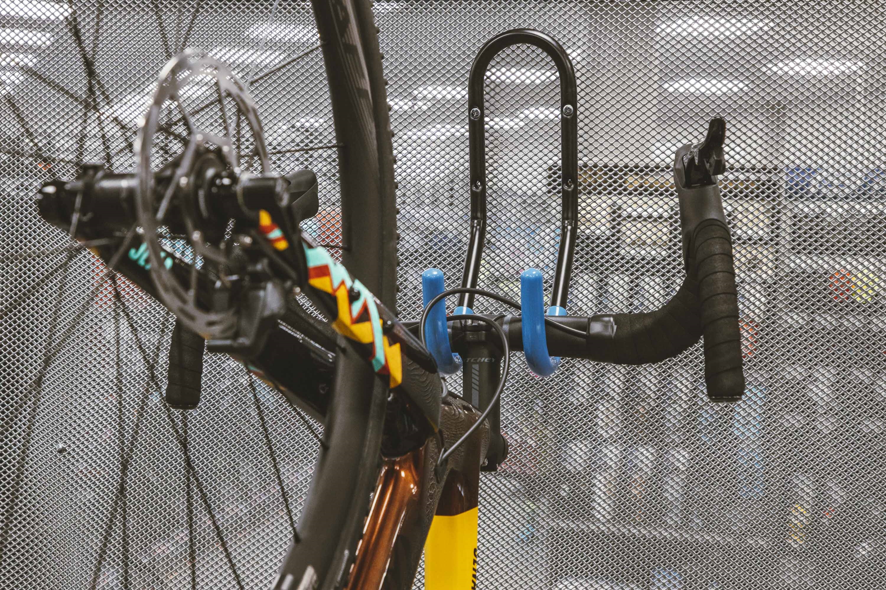 Кронштейн для велосипеда Force 899503 (настенный, за руль, стальной, чёрный)