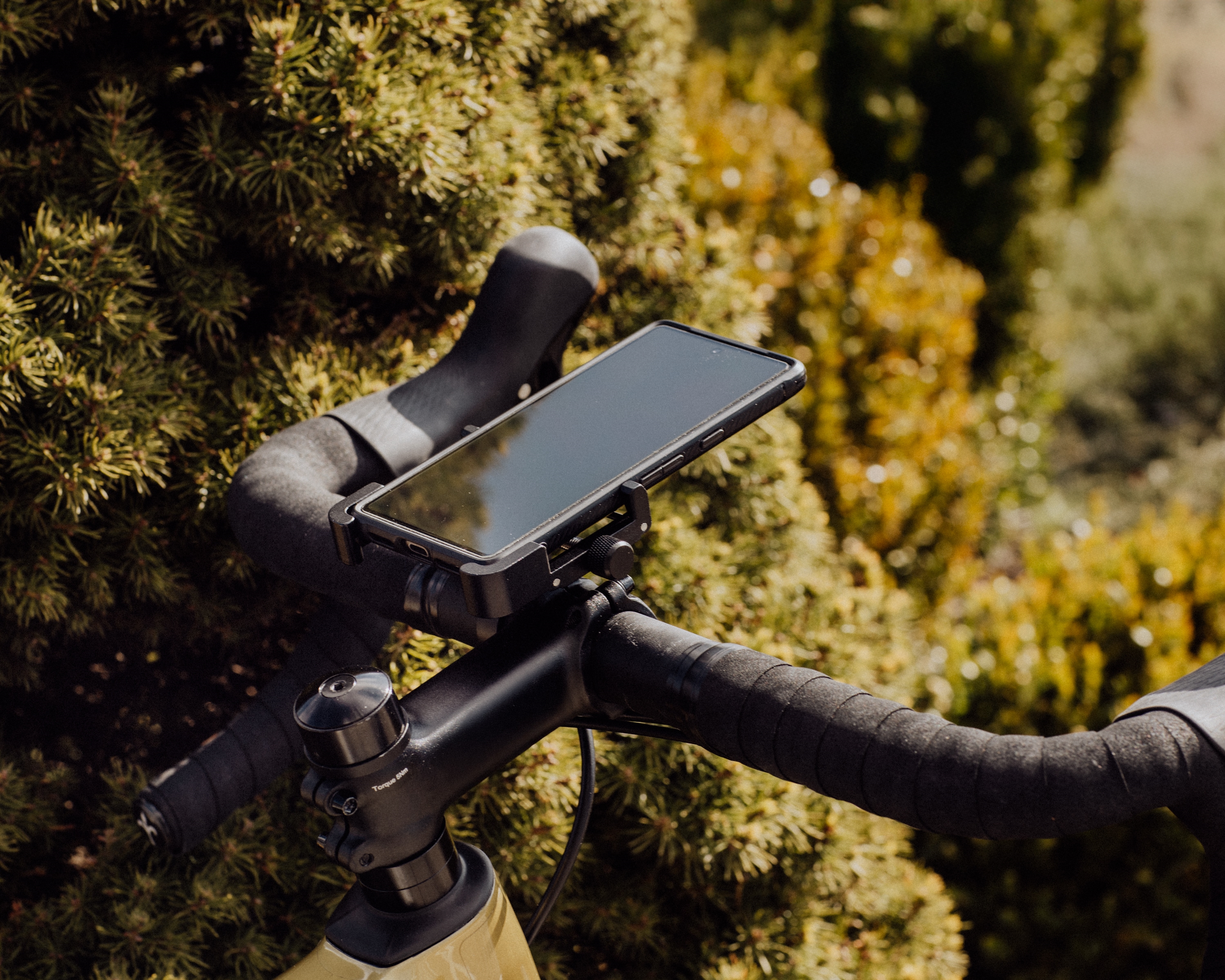 Держатель для телефона на руль Force RELO