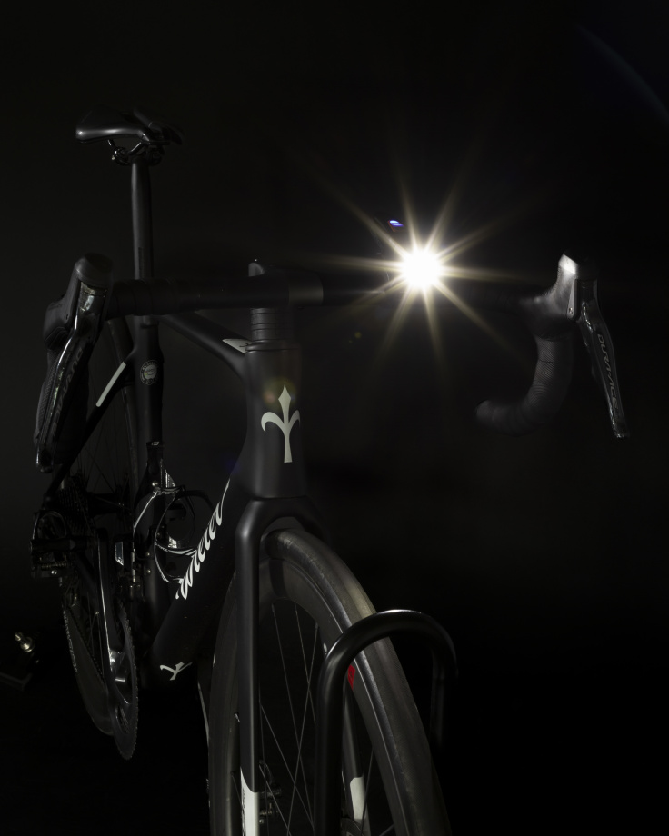 Передний фонарь Force STOGIE 900LM USB (черный)