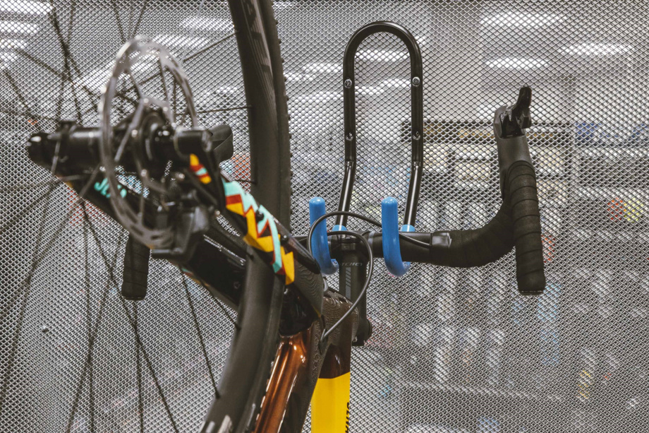 Кронштейн для велосипеда Force 899503 (настенный, за руль, стальной, чёрный)