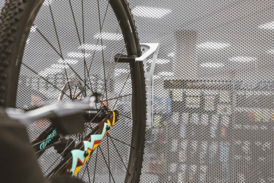 Кронштейн для велосипеда Force 89947 (настенный, за переднее колесо, стальной, белый)